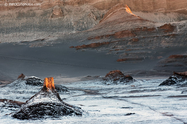 Infocusphotos : Sunrise Comes to the Salt Floor of the Valley of the Moon in the Atacama